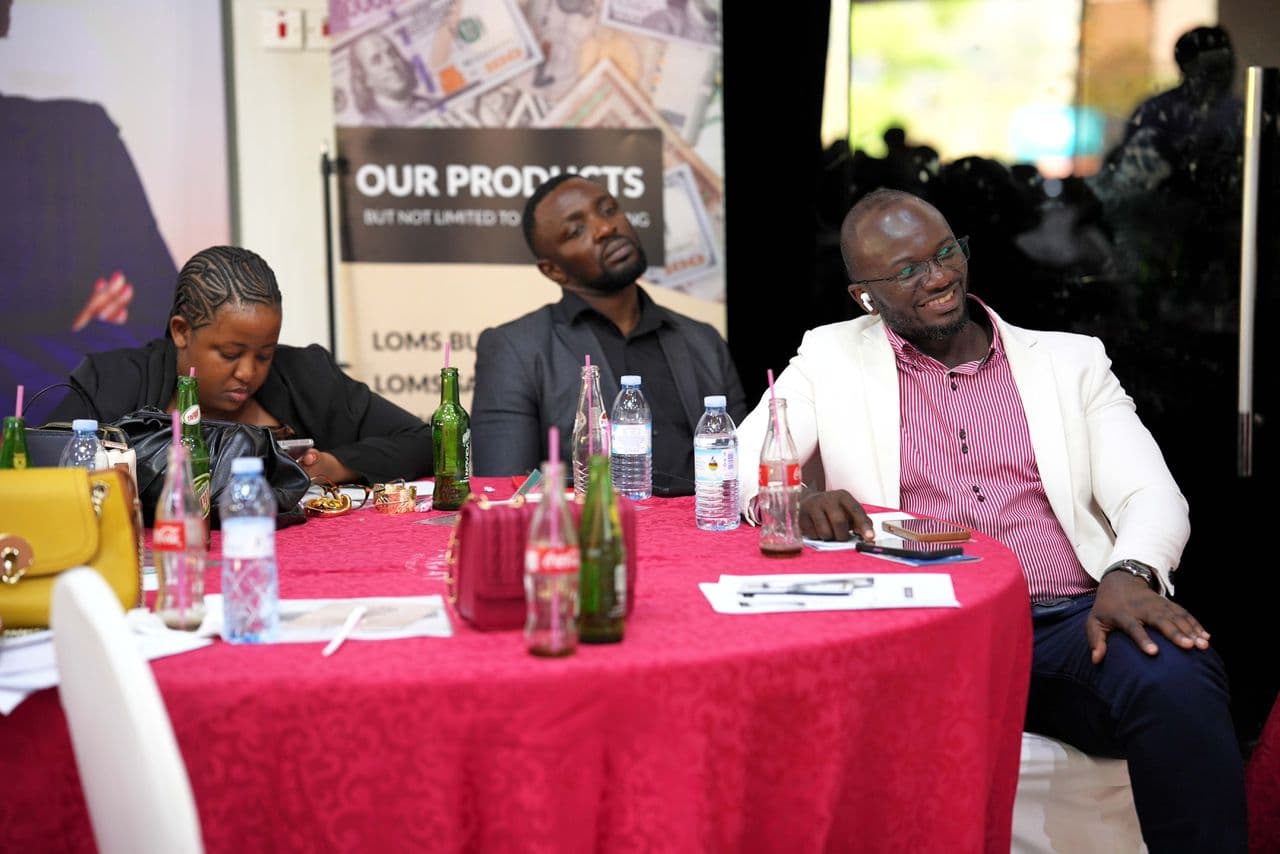 Networking moment between participants in the hall.
